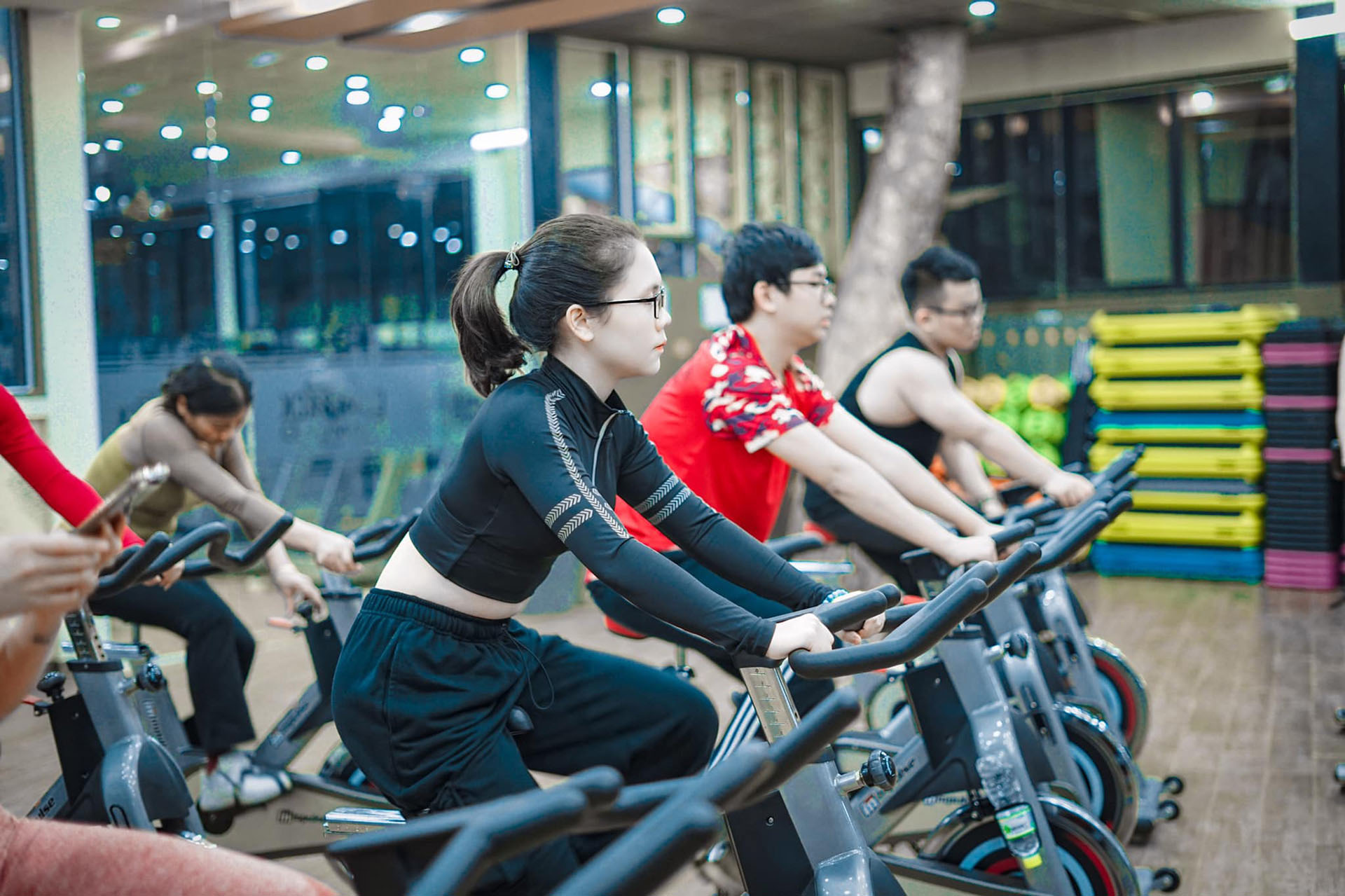 xe đạp tập luyện phòng gym