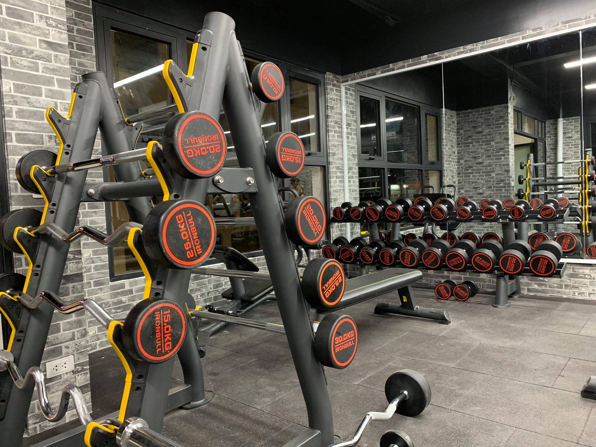 setup thiết bị phòng gym cao cấp tại fitness house hà nội
