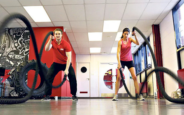 Sử dụng dây thừng trong tập luyện thể lực tại nhà hoặc phòng gym