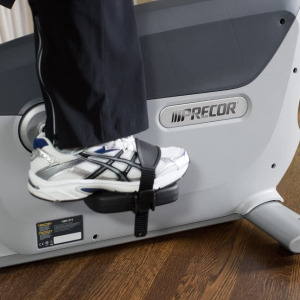 Đai chống trượt tiện lợi, có thể điều chỉnh phù hợp với mọi kích thước bàn chân người sử dụng