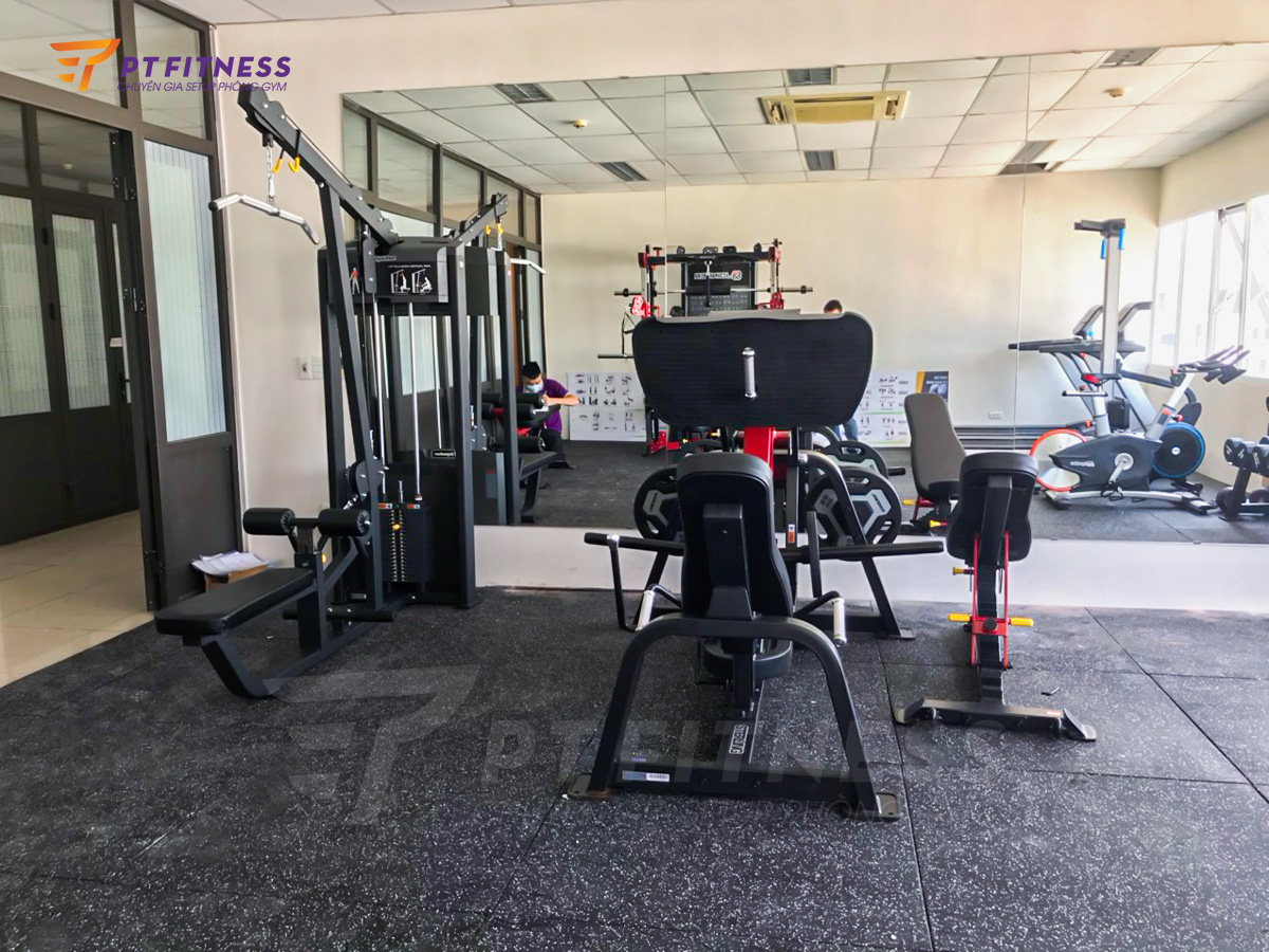Máy tập chân và máy kéo xô lưng tại phòng gym Agribank Hải Phòng