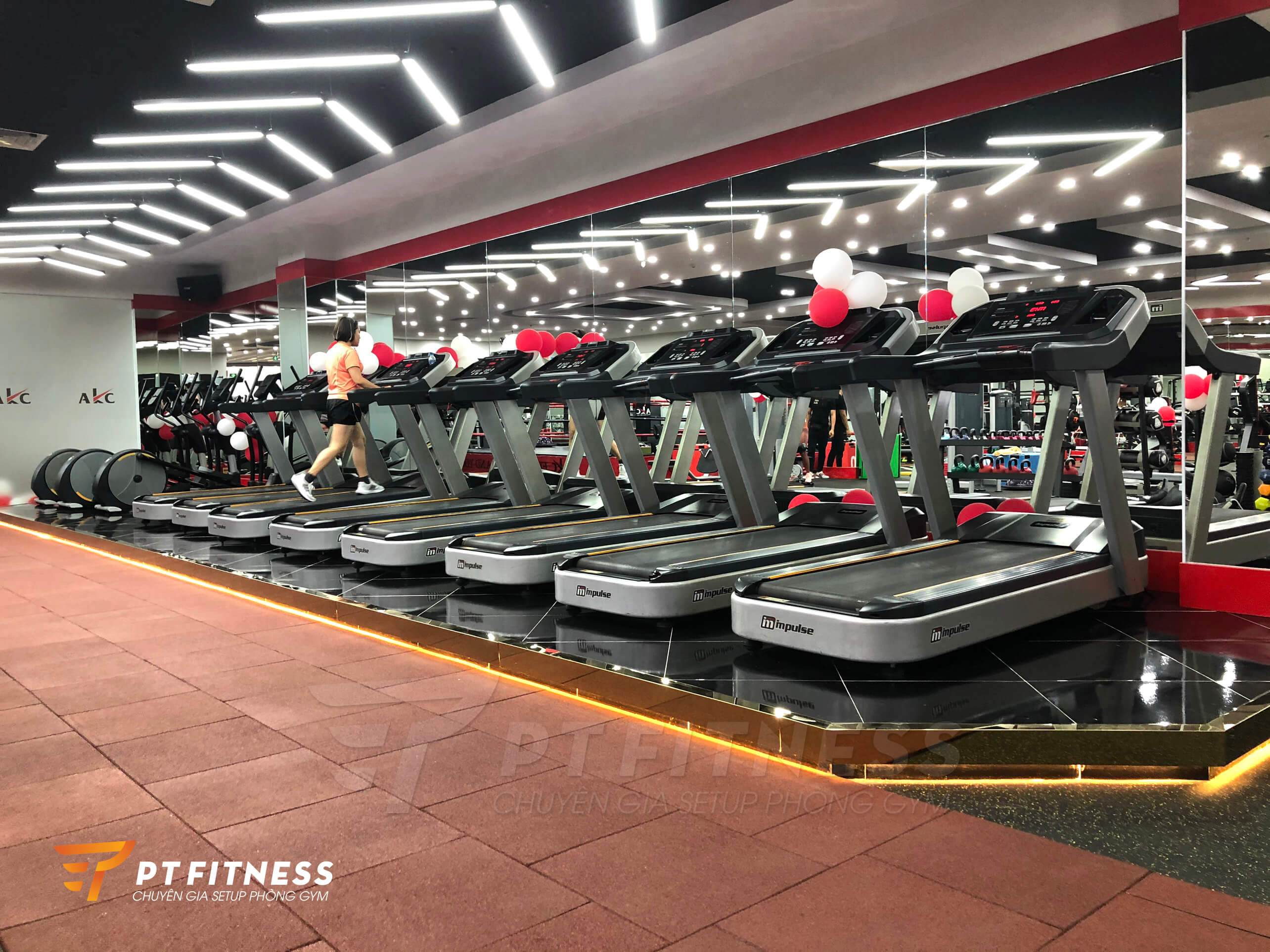 Dàn máy Cardio, máy chạy PT300H và máy tập toàn thân tại phòng gym thương mại AKC Fitness Quảng Ninh