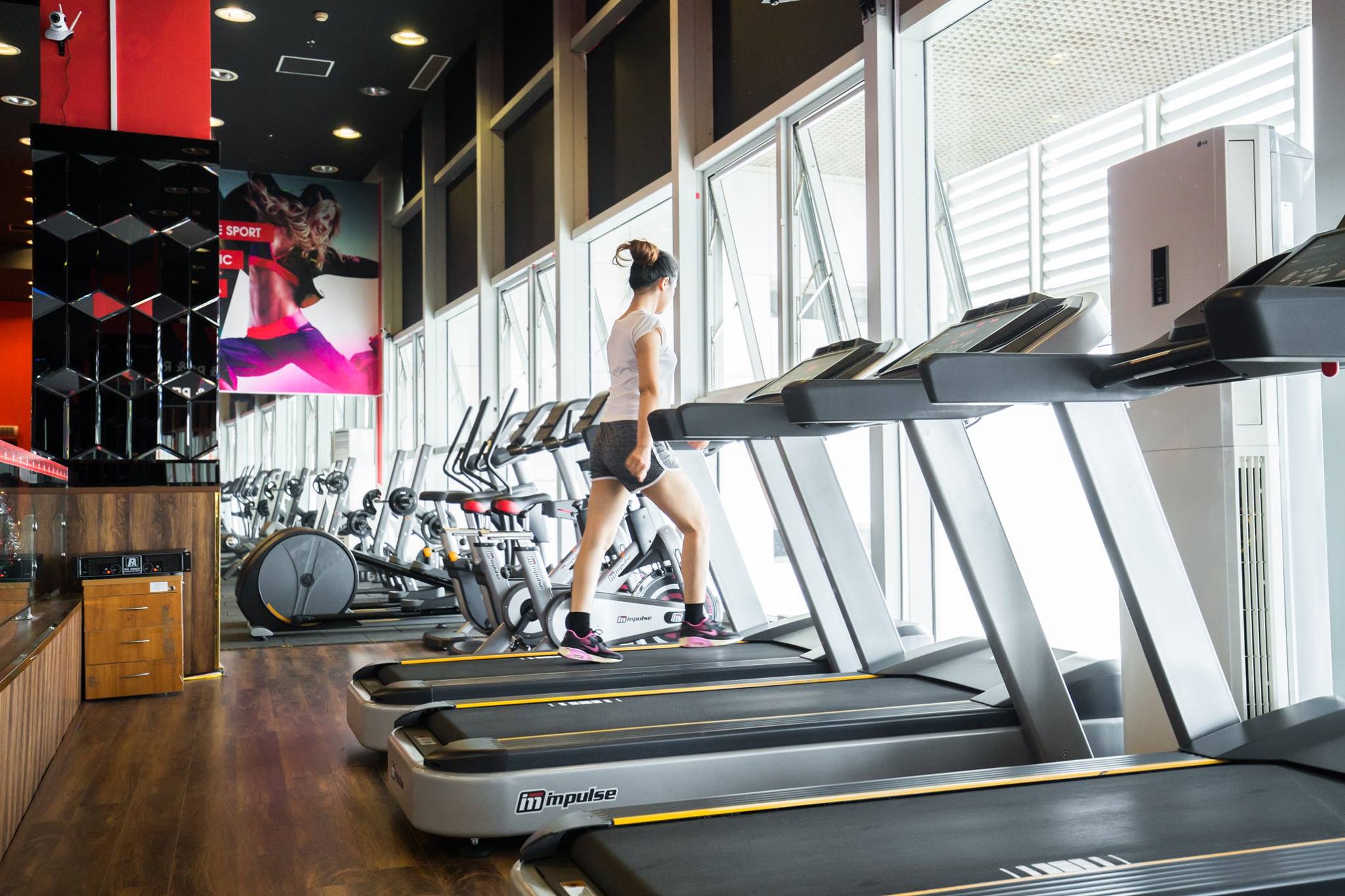Dàn máy chạy Impulse phòng gym thương mại Spring Fitness tại Hà Nội