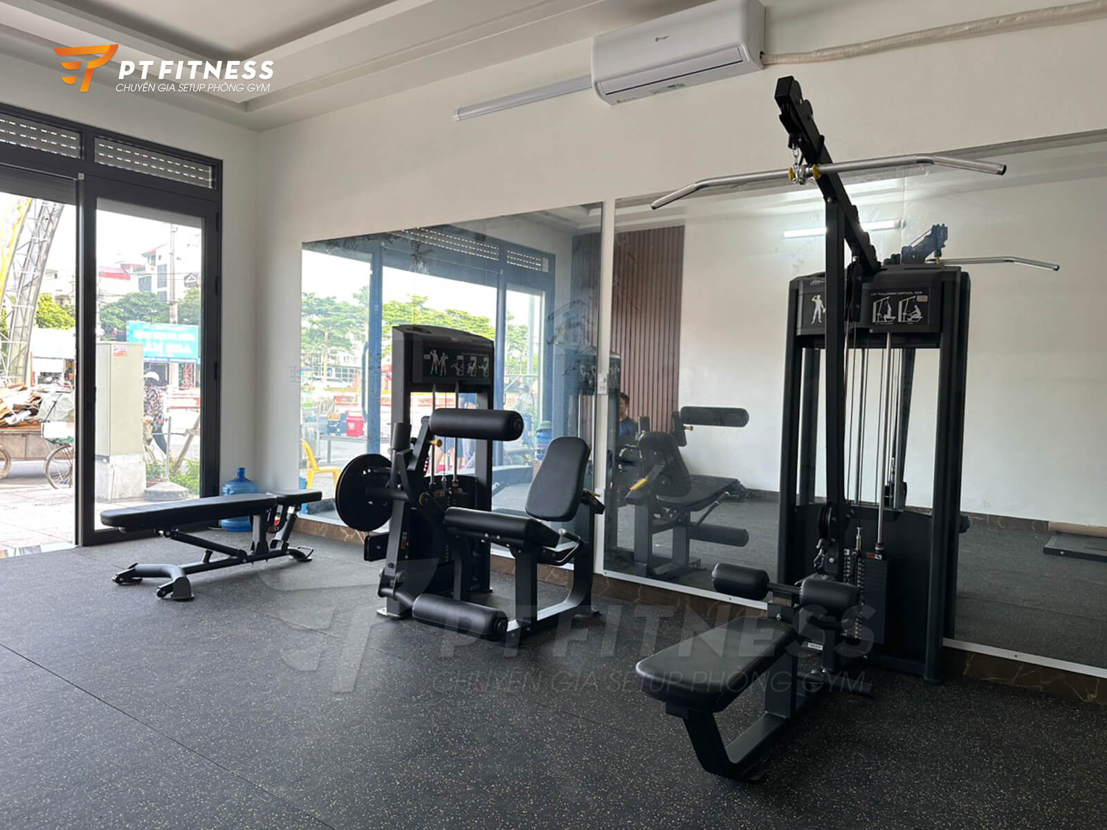 Máy tập chân và lưng xô tại phòng tập gym Private Happy Fit tại Thái Bình
