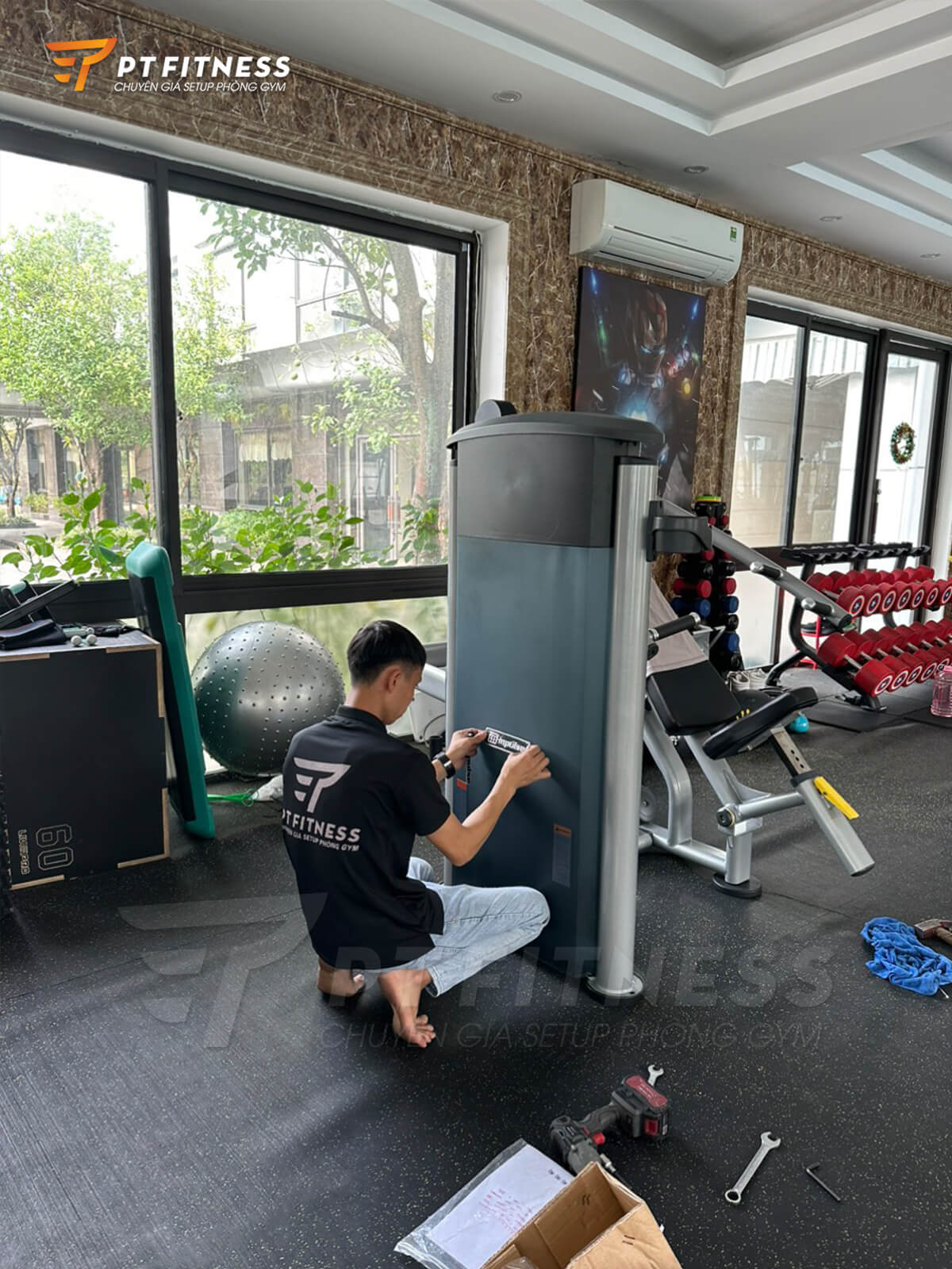 Khâu lắp đặt máy tập tại phòng gym thương mại Gym Hub Ninh Bình