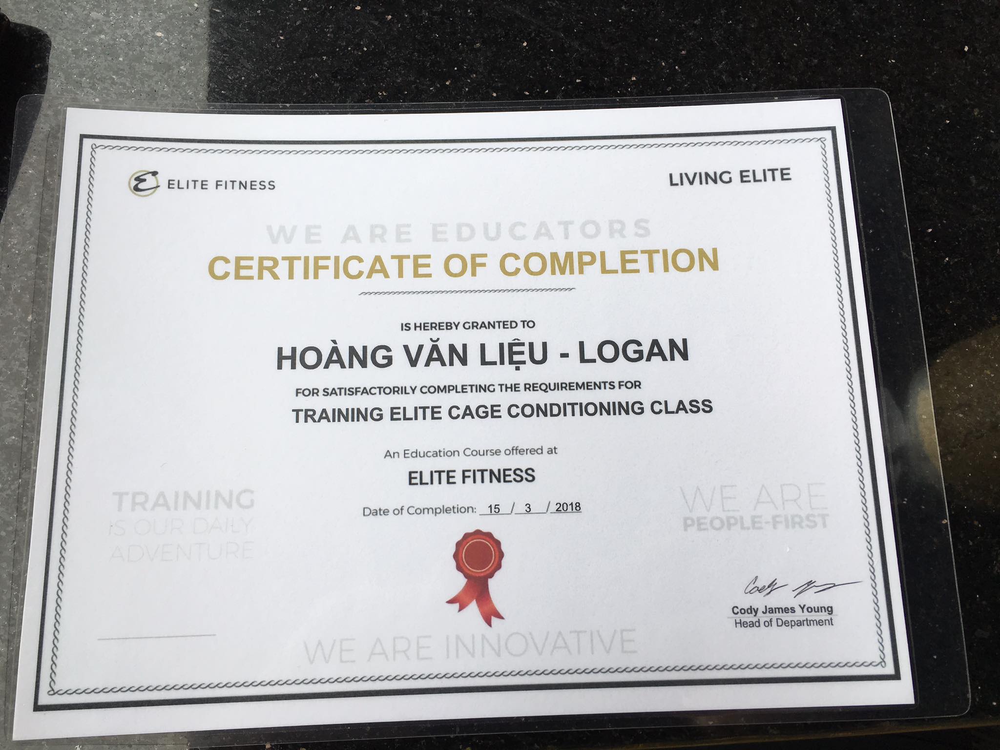 Chứng chỉ của Logan tại Elite Fitness